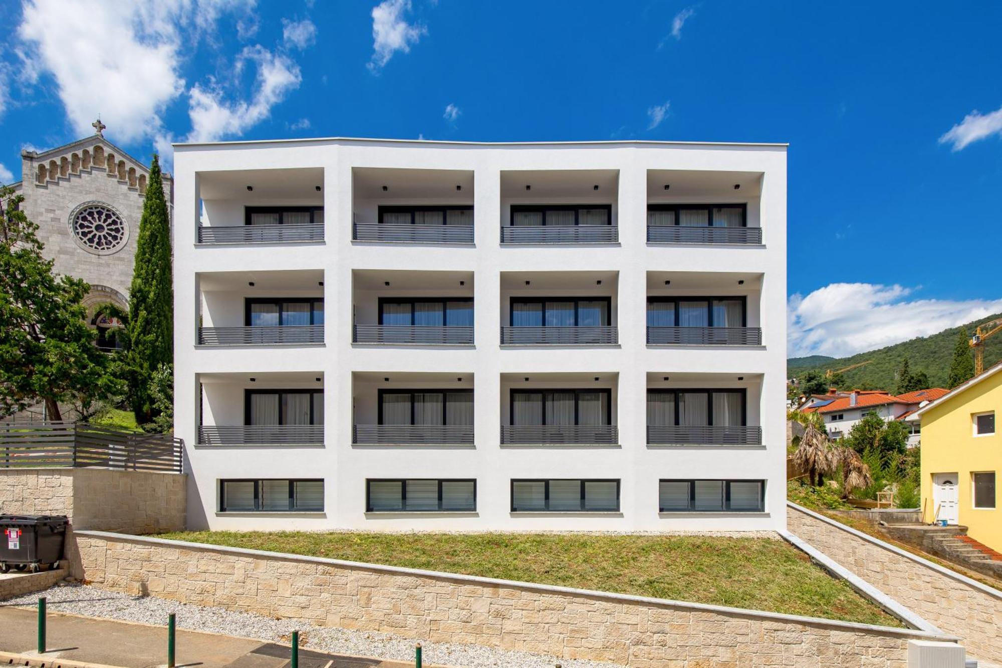 אופטיה Belinda Apartments With Balcony & Private Parking מראה חיצוני תמונה