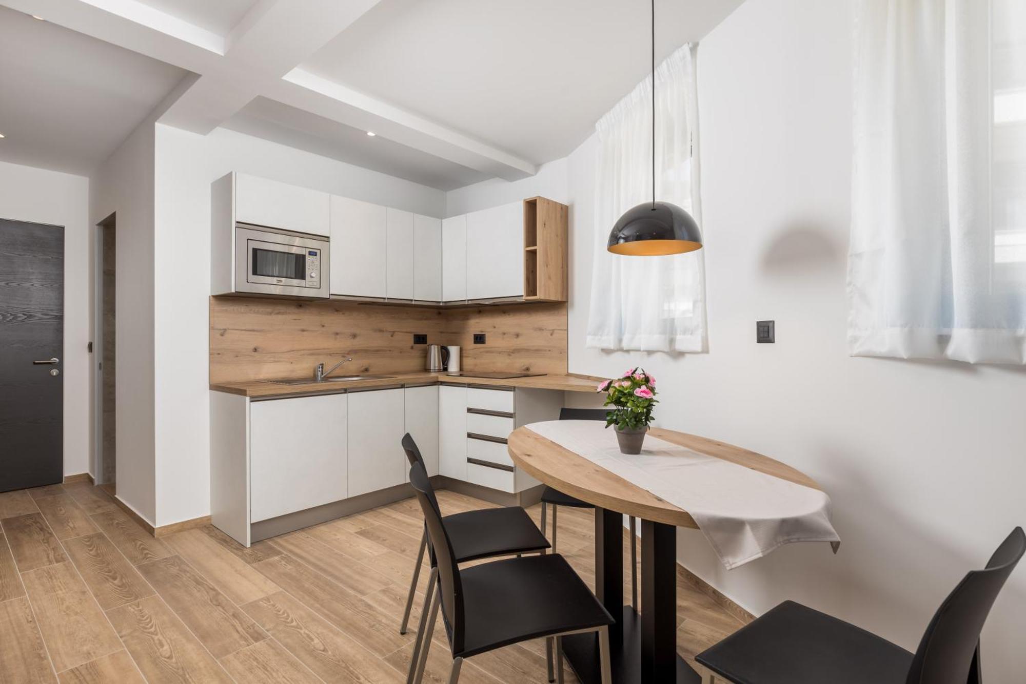 אופטיה Belinda Apartments With Balcony & Private Parking מראה חיצוני תמונה