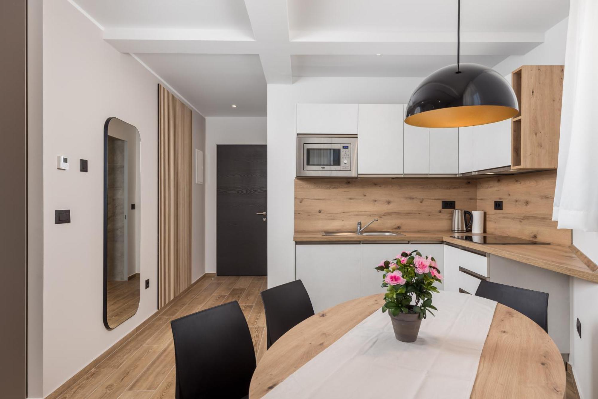 אופטיה Belinda Apartments With Balcony & Private Parking מראה חיצוני תמונה