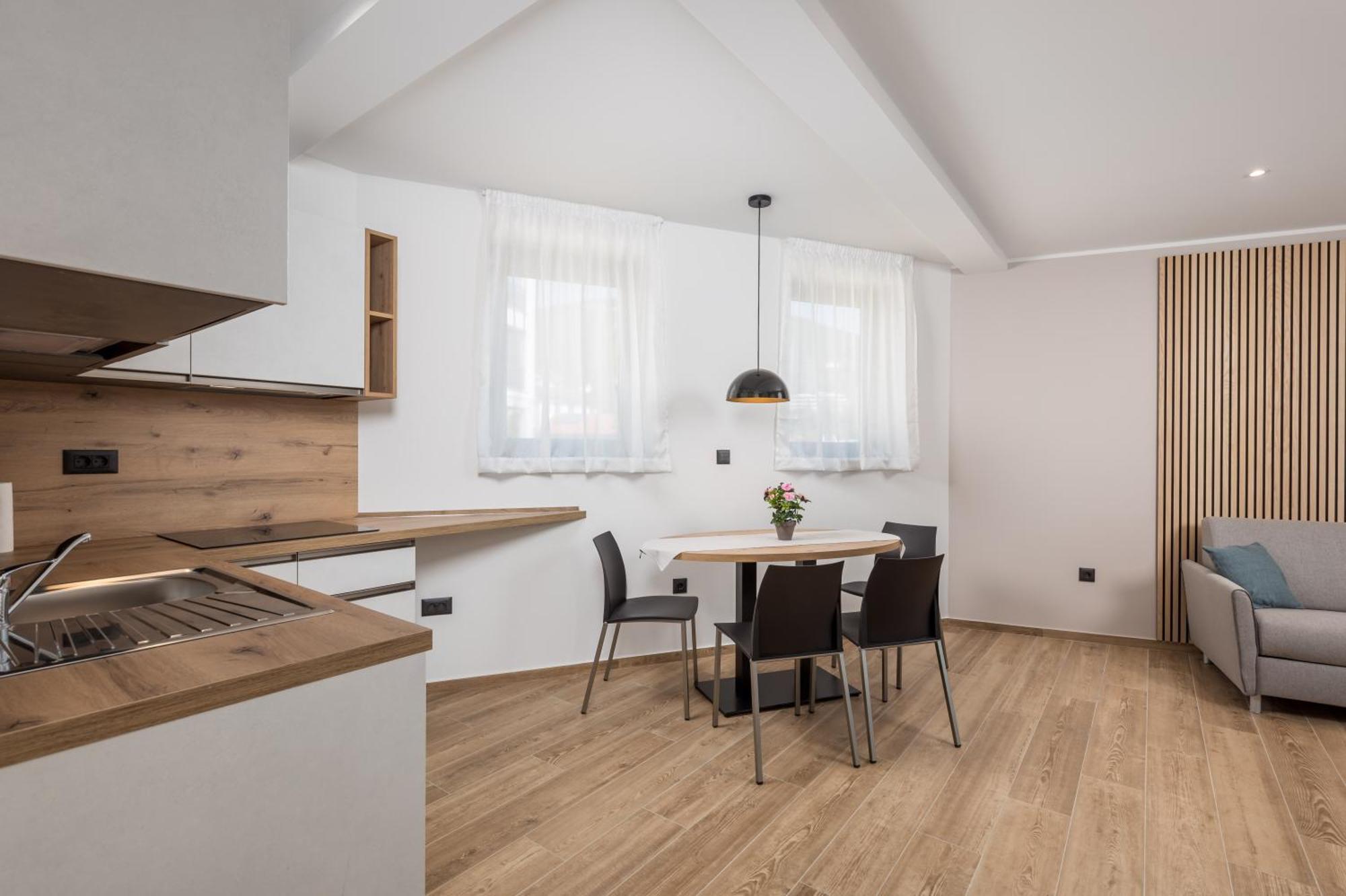 אופטיה Belinda Apartments With Balcony & Private Parking מראה חיצוני תמונה